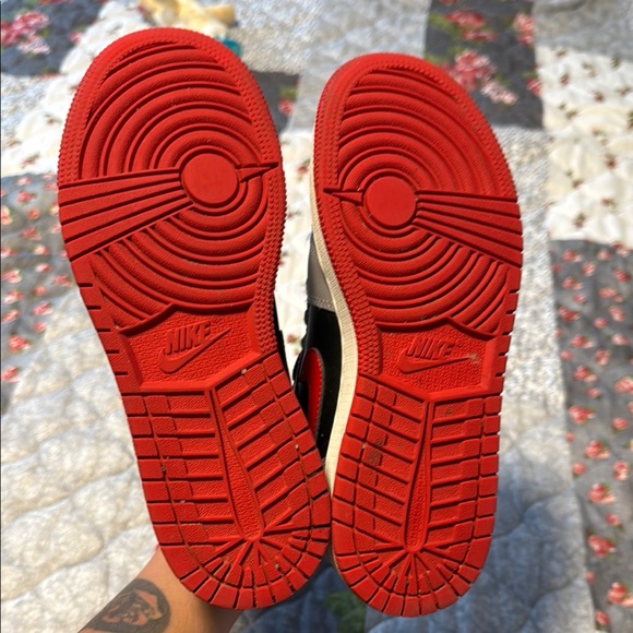 Nike Black and Red Low-Top Sneakers - Picture 6 of 8